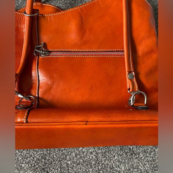 Tuscany Leather Firenze convertible shoulder bag backpack - Picture 4 of 14